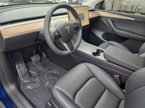 Used 2024 Tesla Model Y Long Range image 9