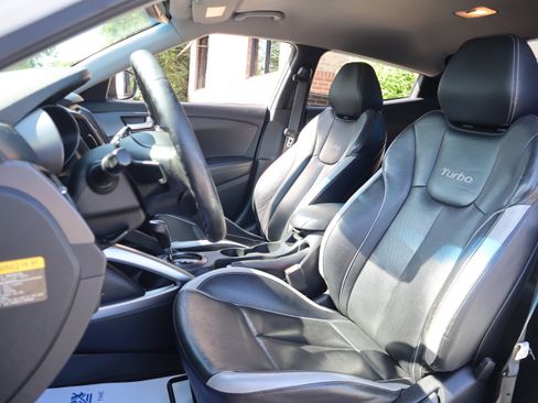 Used 2013 Hyundai Veloster Turbo FWD image 24