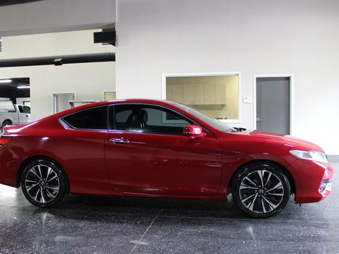 Used 2017 Honda Accord EX-L image 2