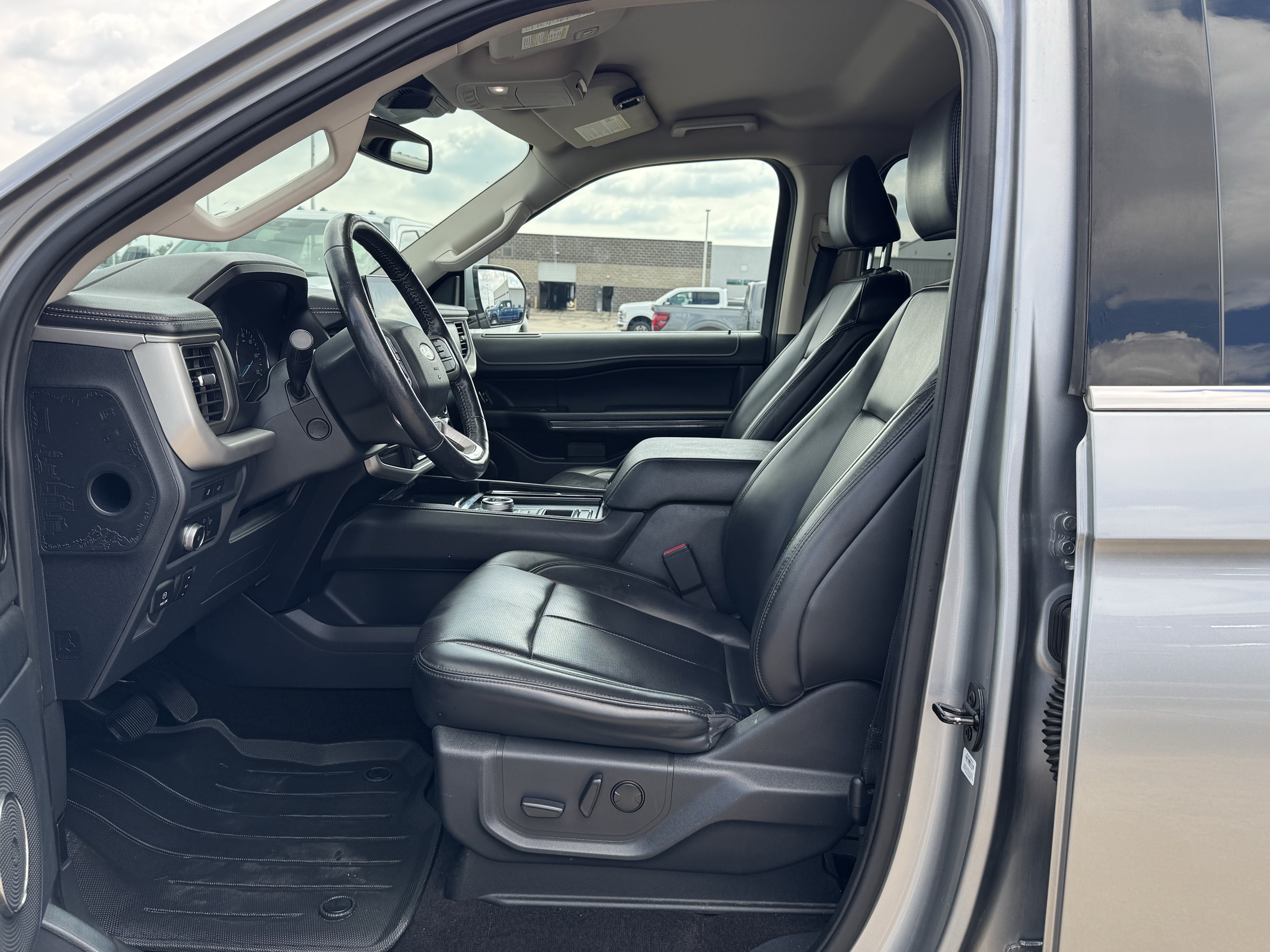 Used 2022 Ford Expedition XLT RWD image 17