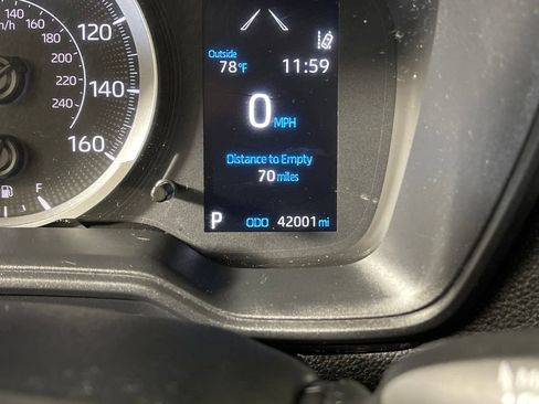 Used 2021 Toyota Corolla LE image 19