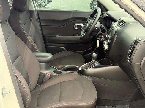 Used 2019 Kia Soul FWD image 17