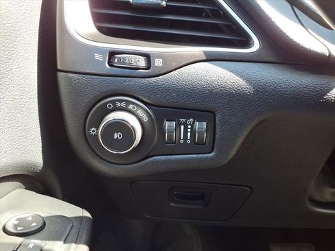 Used 2019 Jeep Cherokee Trailhawk w/ Cold Weather Group image 19