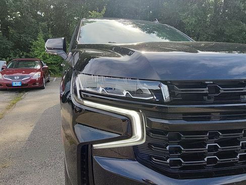 Used 2023 Chevrolet Suburban Z71 w/ Luxury Package AWD/4WD image 9