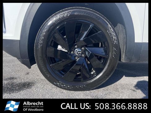 Used 2025 Volkswagen Atlas SE image 32