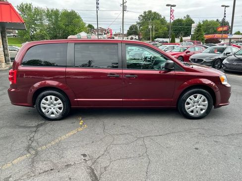 Used 2019 Dodge Grand Caravan SE w/ UConnect Hands-Free Group FWD image 7