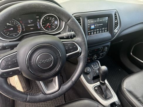 Used 2018 Jeep Compass Latitude w/ Popular Equipment Group AWD/4WD image 4