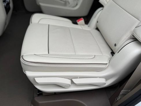 Used 2022 GMC Yukon Denali AWD/4WD image 12