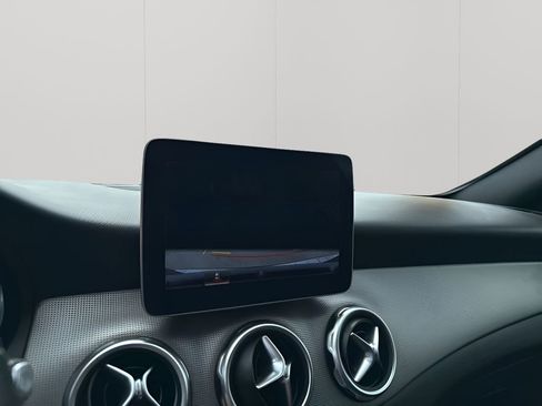 Used 2018 Mercedes-Benz GLA 250 image 38