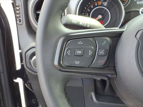 Used 2023 Jeep Gladiator Sport AWD/4WD image 10