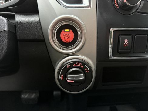 Used 2019 Nissan Titan SV image 20