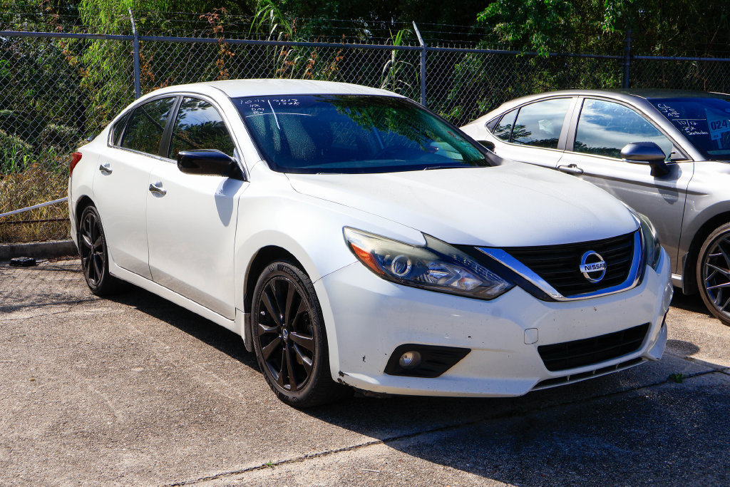 Used 2017 Nissan Altima 2.5 SR w/ Midnight Edition Package FWD image 1
