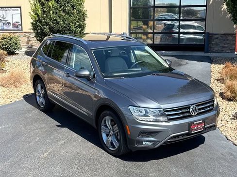 Used 2021 Volkswagen Tiguan SEL AWD/4WD image 25