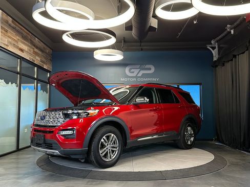 Used 2021 Ford Explorer XLT w/ Equipment Group 202A AWD/4WD image 25