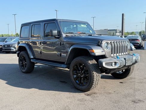 Used 2023 Jeep Wrangler Unlimited Sahara w/ Cold Weather Group AWD/4WD image 3