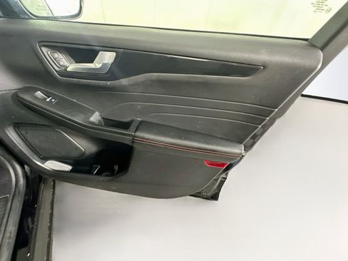 Used 2025 Ford Escape ST-Line Select AWD/4WD image 31