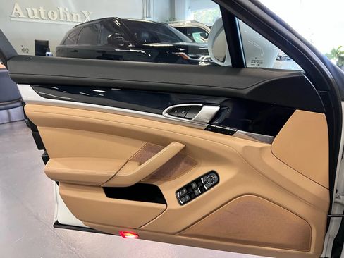 Used 2015 Porsche Panamera 4 AWD/4WD image 29