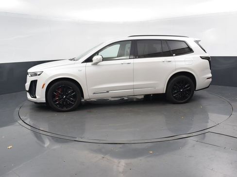 Used 2022 Cadillac XT6 Sport w/ Platinum Package image 2