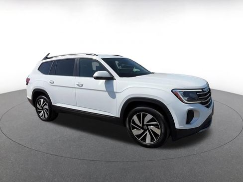 Used 2025 Volkswagen Atlas SE AWD/4WD image 2