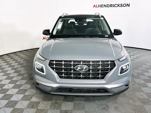 Used 2022 Hyundai Venue Limited image 8