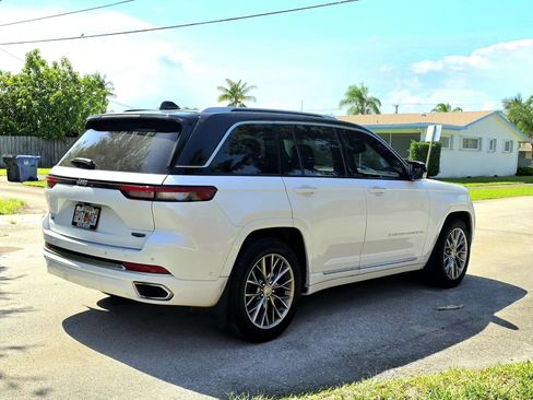 Used 2023 Jeep Grand Cherokee Summit w/ Luxury Tech Group V AWD/4WD image 12