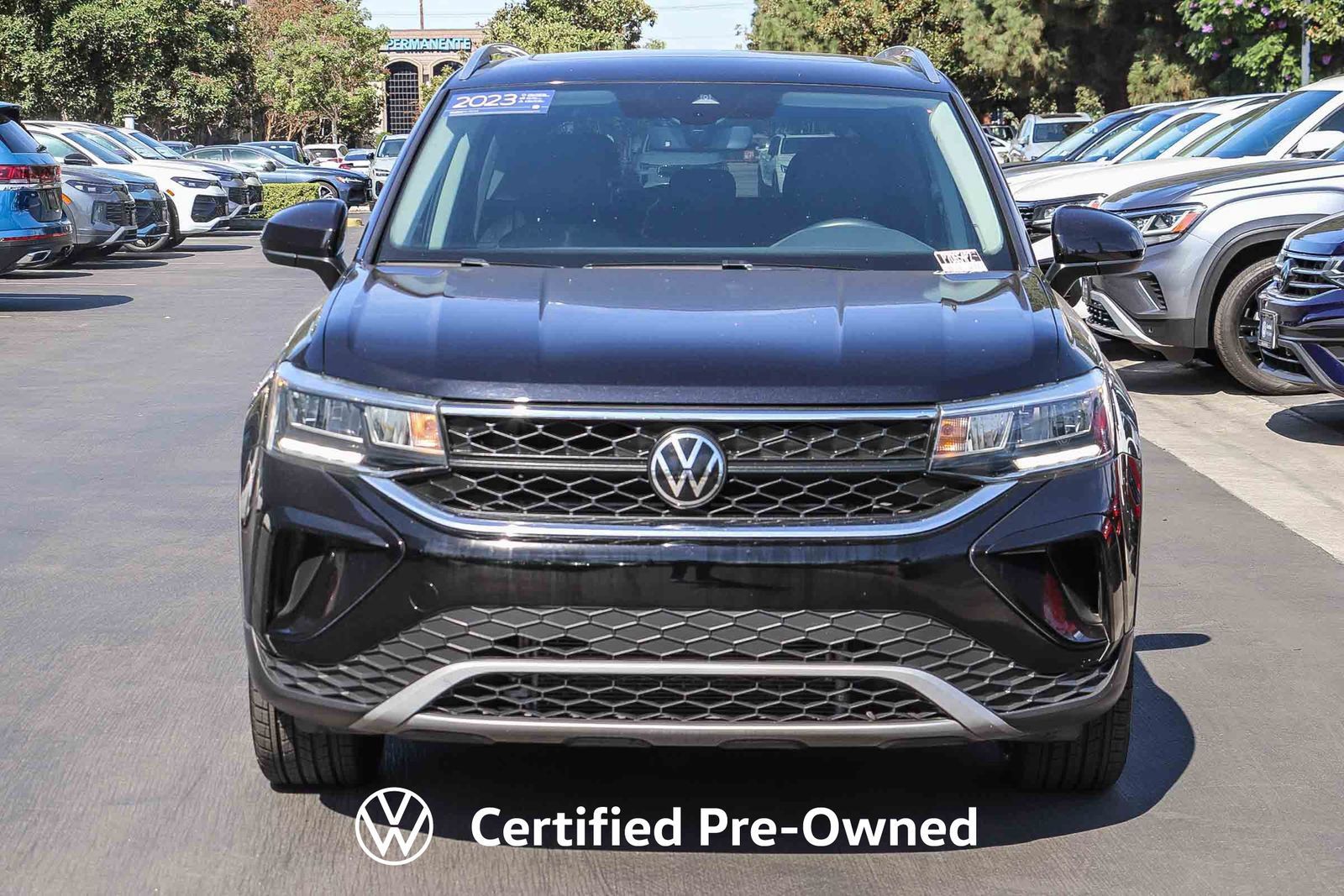 Certified 2023 Volkswagen Taos SE FWD image 3
