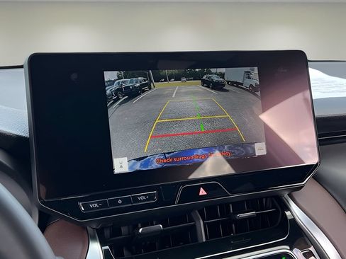 Certified 2023 Toyota Venza XLE AWD/4WD image 22
