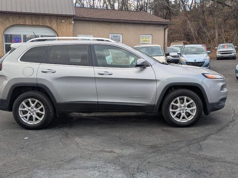 Used 2016 Jeep Cherokee Latitude image 16