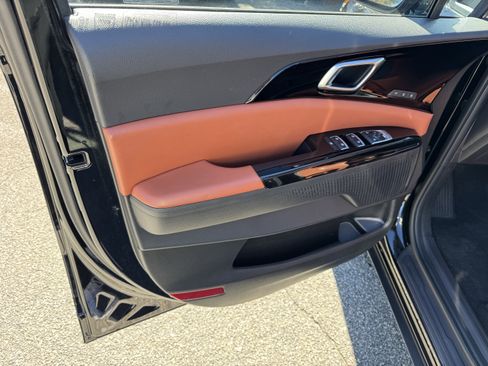 Certified 2024 Kia Carnival SX image 10