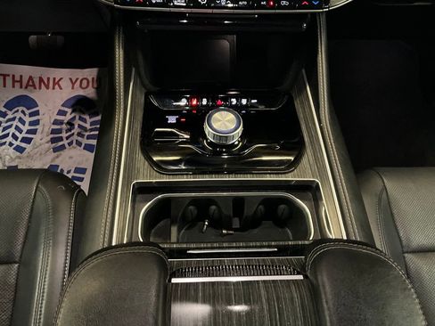 Used 2024 Jeep Wagoneer L Series II w/ Flexible Seating Group image 10