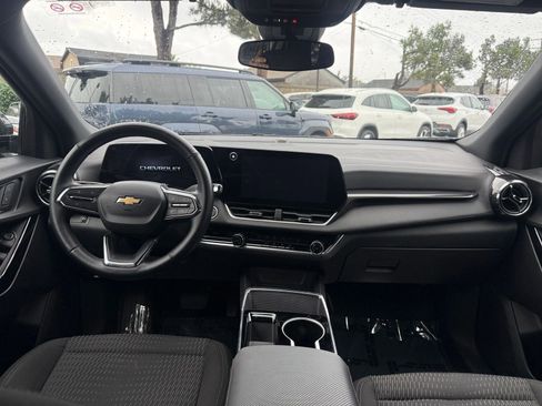 Used 2025 Chevrolet Equinox LT image 30