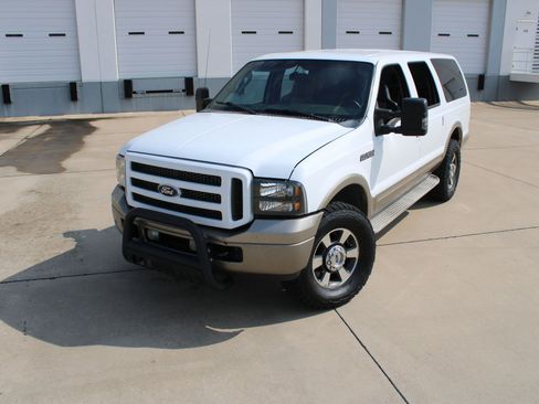 Used 2005 Ford Excursion Eddie Bauer RWD image 2