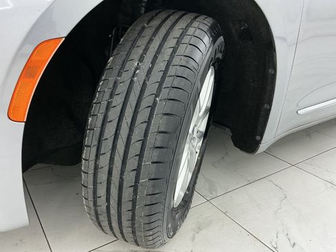 Used 2020 Chrysler Pacifica Touring-L FWD image 44