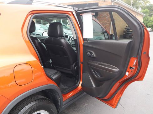 Used 2016 Chevrolet Trax LT w/ LT Convenience Package AWD/4WD image 13