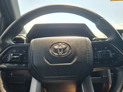 Used 2025 Toyota 4Runner SR5 AWD/4WD image 36