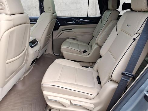 Used 2023 Cadillac Escalade Premium Luxury AWD/4WD image 8