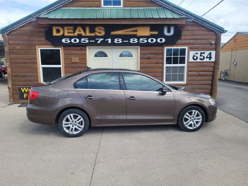 Used 2013 Volkswagen Jetta TDI FWD image 2