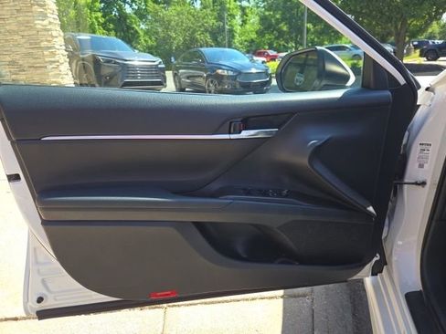 Used 2023 Toyota Camry SE FWD image 10