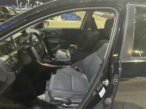 Used 2017 Honda Accord LX image 7