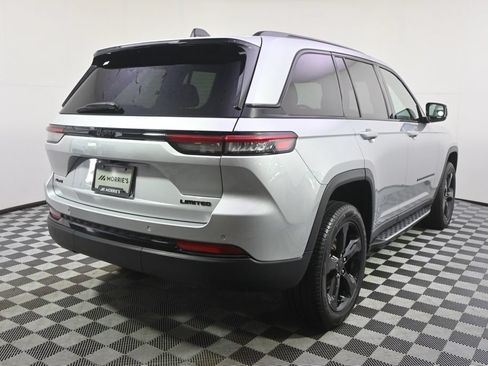 Used 2025 Jeep Grand Cherokee Limited w/ Black Appearance Package AWD/4WD image 6