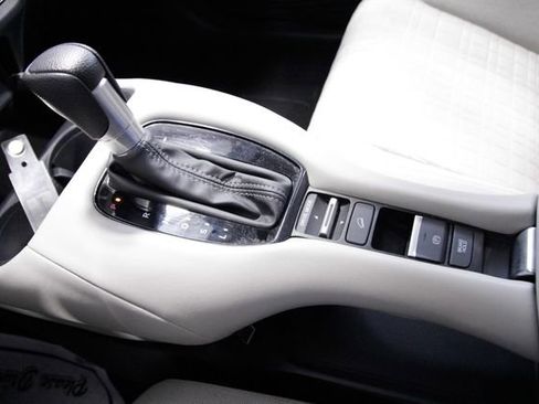 Certified 2023 Honda HR-V LX image 28