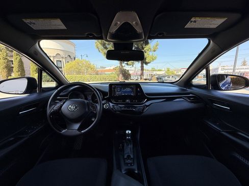 Used 2018 Toyota C-HR XLE FWD image 16