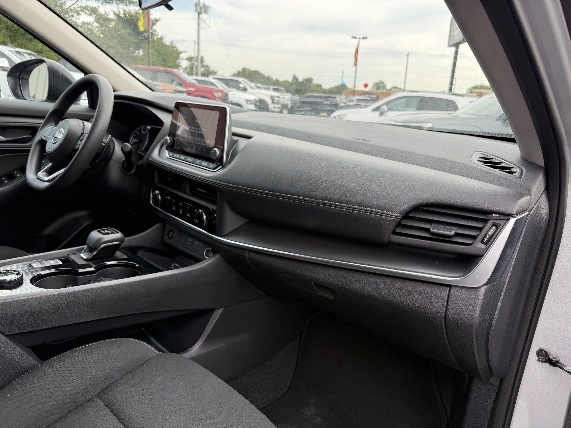 Used 2024 Nissan Rogue S AWD/4WD image 22