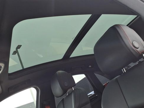 Certified 2024 Porsche Macan AWD/4WD image 36