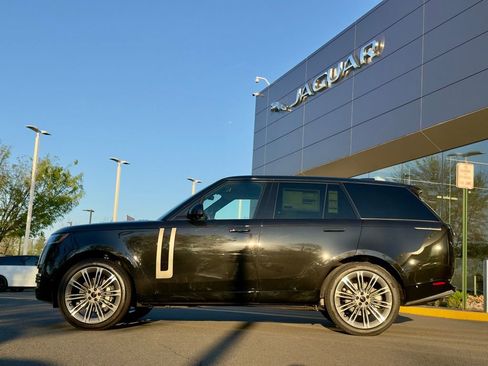 New 2026 Land Rover Range Rover SE image 9