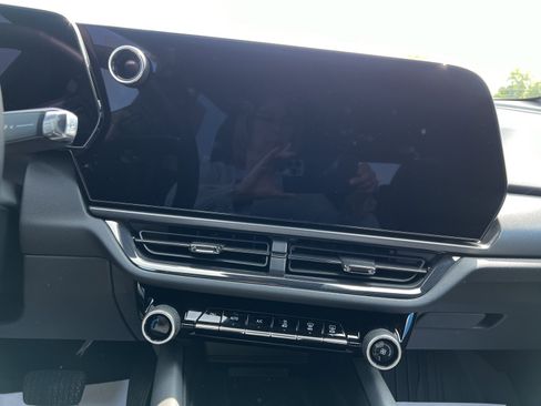 Used 2025 Chevrolet Equinox EV RS image 14