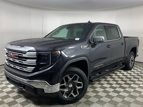 New 2026 GMC Sierra 1500 SLE image 2