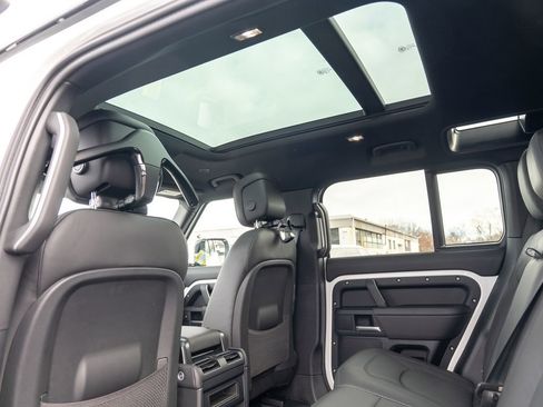 New 2026 Land Rover Defender 110 X-Dynamic SE image 22