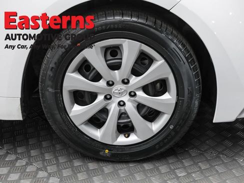 Used 2024 Toyota Corolla LE image 30