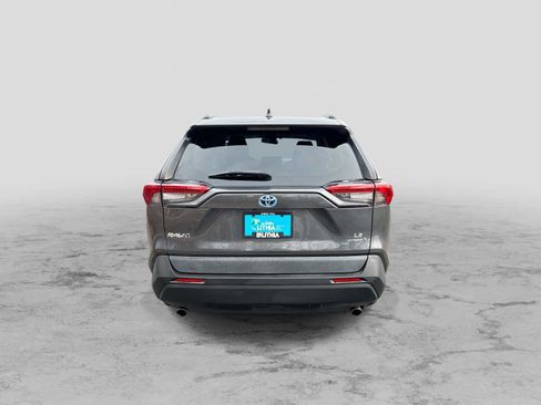 Used 2020 Toyota RAV4 LE image 7